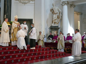 Diakonenweihe im Fuldaer Dom (Foto: Karl-Franz Thiede)